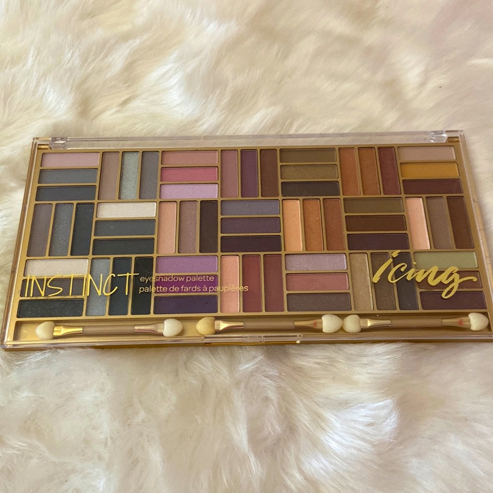 Icing instinct eyeshadow palette.